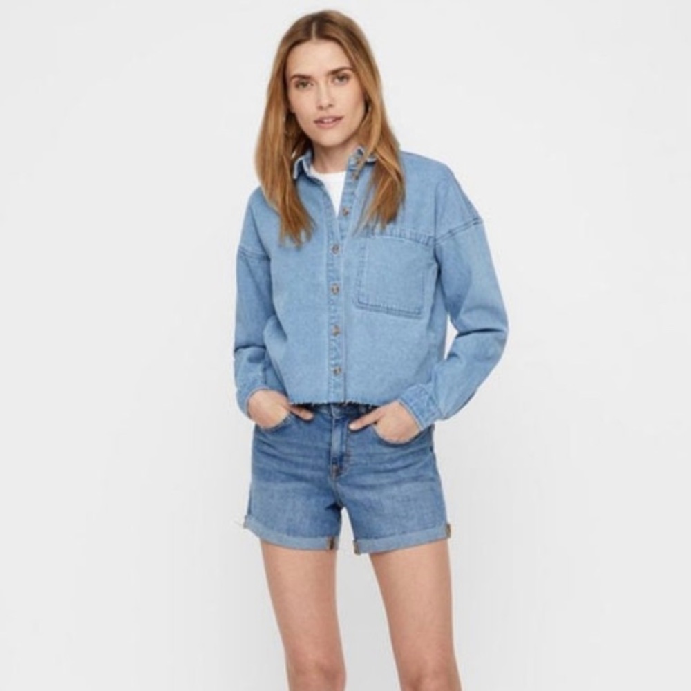 Noisy May Women distressed denim cropped jean jacket size small.